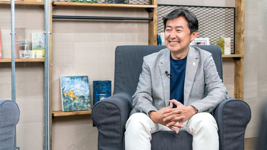 フリーアナウンサー笠井信輔さんとのTALKSESSIONを開催-アイキャッチ