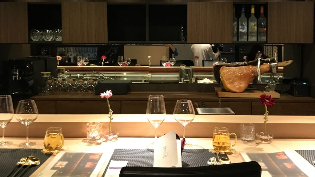 山崎史雄さん_ロベリスク店内