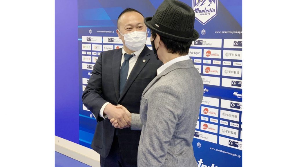 ワクセル代表・嶋村吉洋がモンテディオ山形代表・相田健太郎さんより感謝状を授与